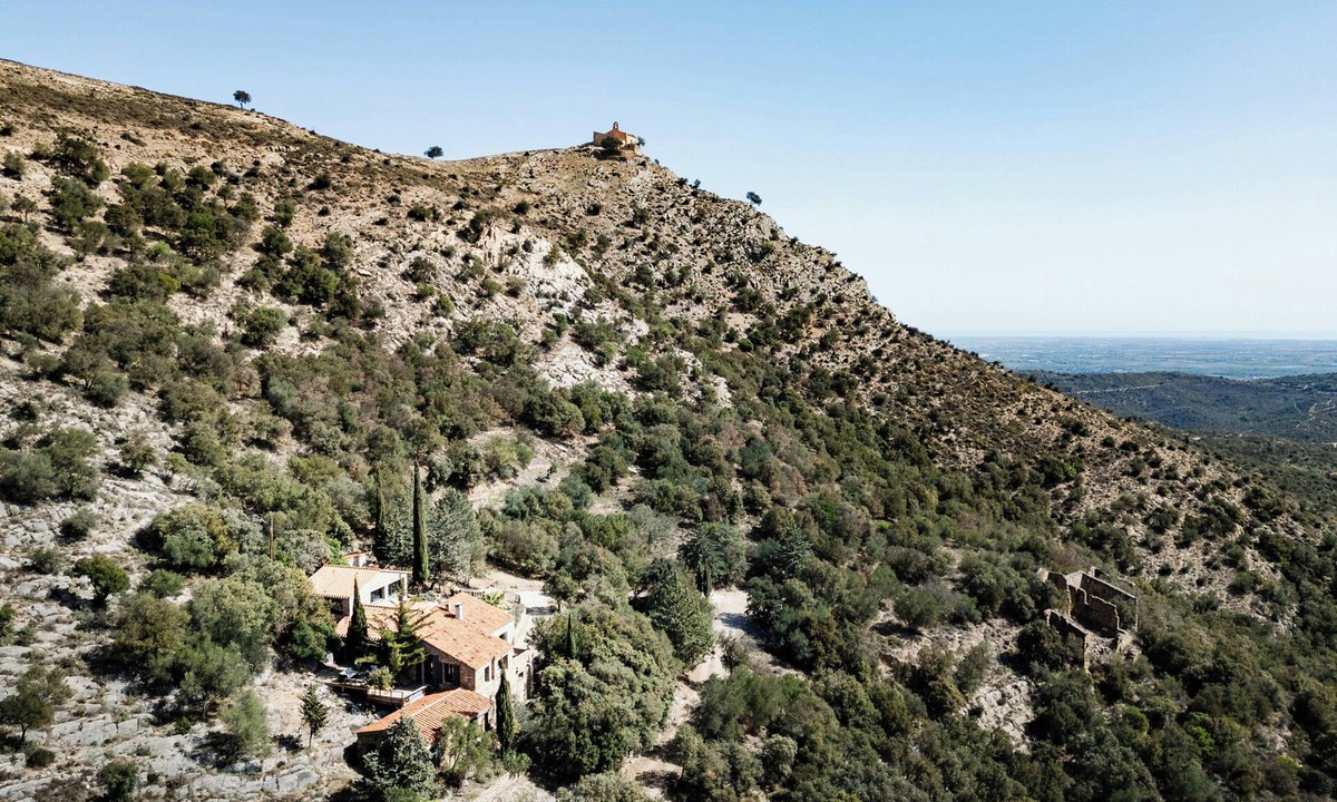 Camelas House | Hilltop sheepfold in Castelnou