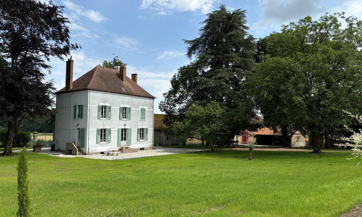 Jaligny-sur-Besbre Cottage | Historic 1830 Mansion with Spa, Games, Pets Allowed