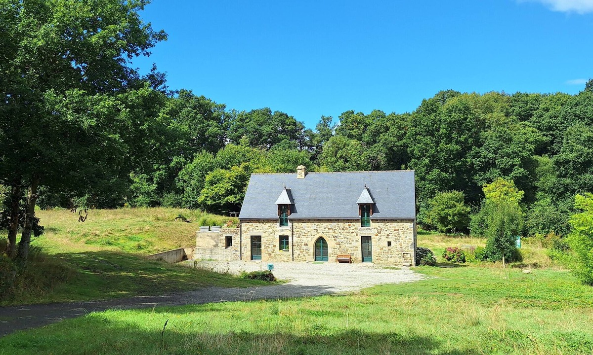 Pledran House | Historic Breton mill between nature, river and sea