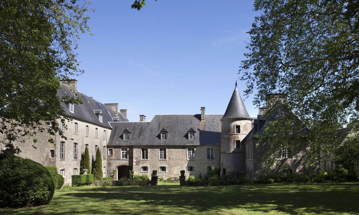 Hemevez House | Historical cottage at the château d'Hémevez