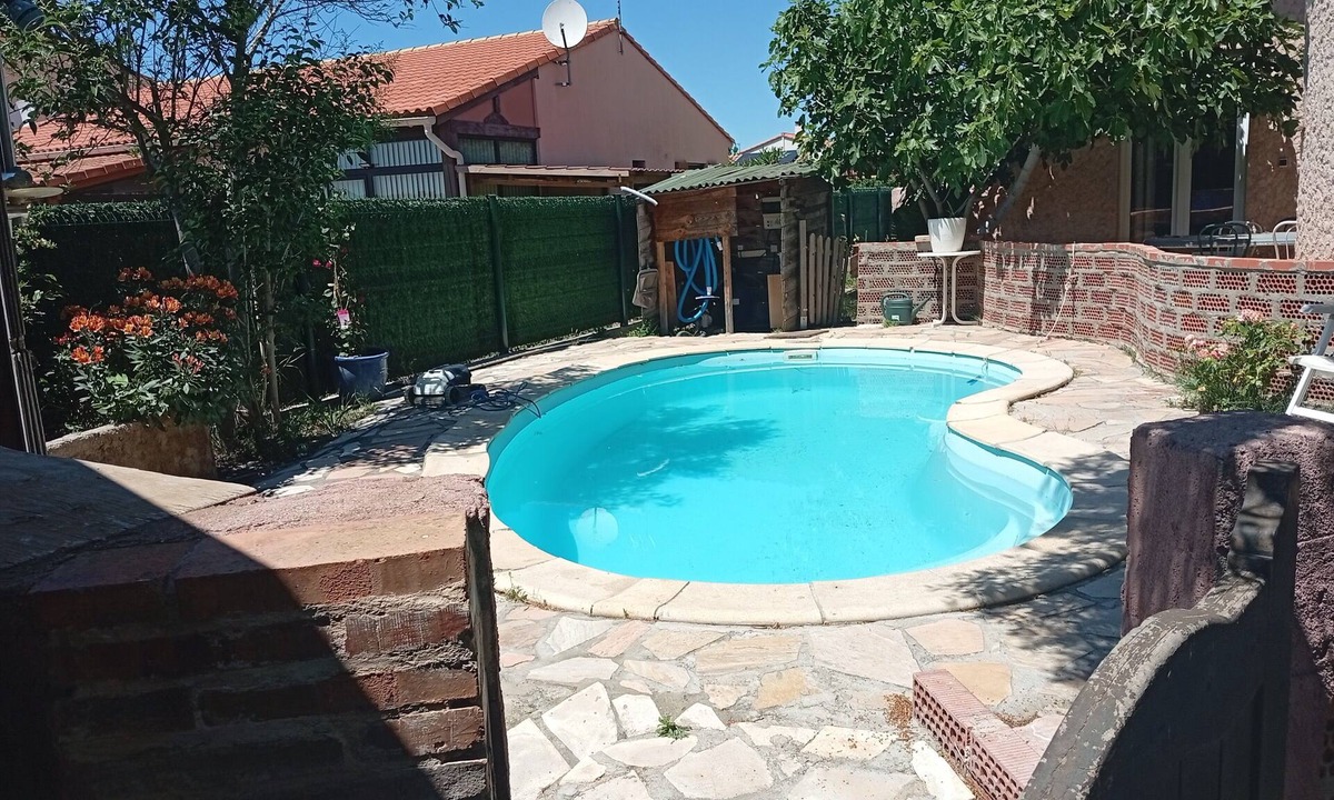 Saint-Laurent-de-la-Salanque House | Holiday Home 'Avec Piscine 12 Personnes' with Private Pool, Shared Terrace and Wi-Fi