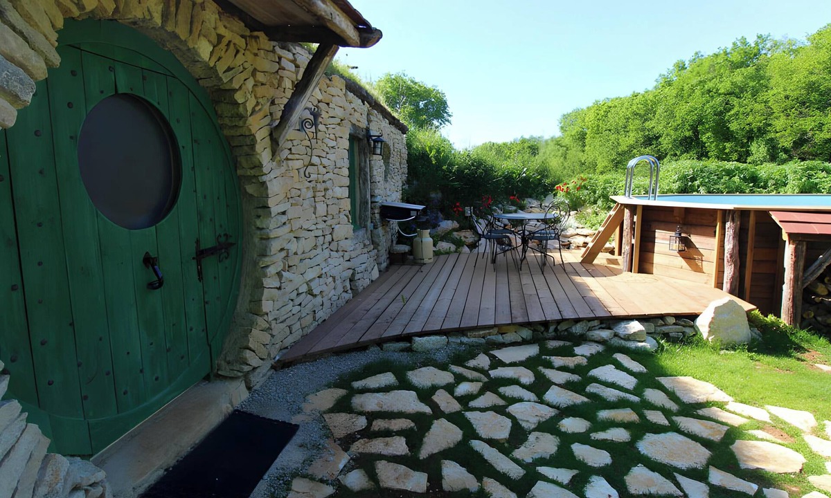 Lavaurette House | Hobbit House: A Magical Escape in the Heart of Middle-earth