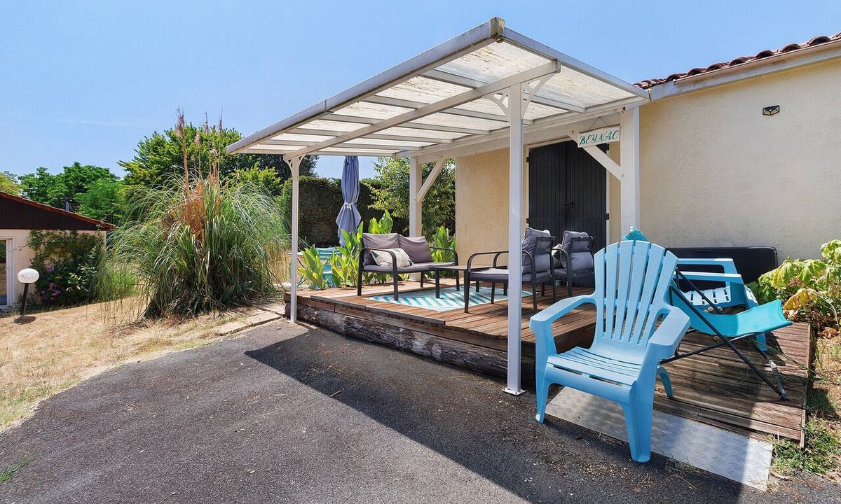 Saint-Crepin-et-Carlucet House | Holiday Home 'Au Relax N°10' with Shared Pool and Terrace