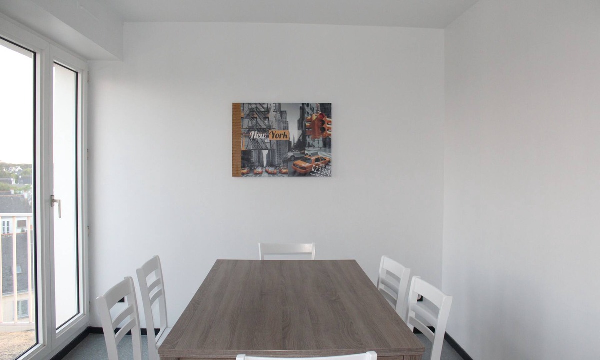 Lorient Apartment | Holiday Apartment - 3 Bedrooms - 2 Shower Rooms - WIFI