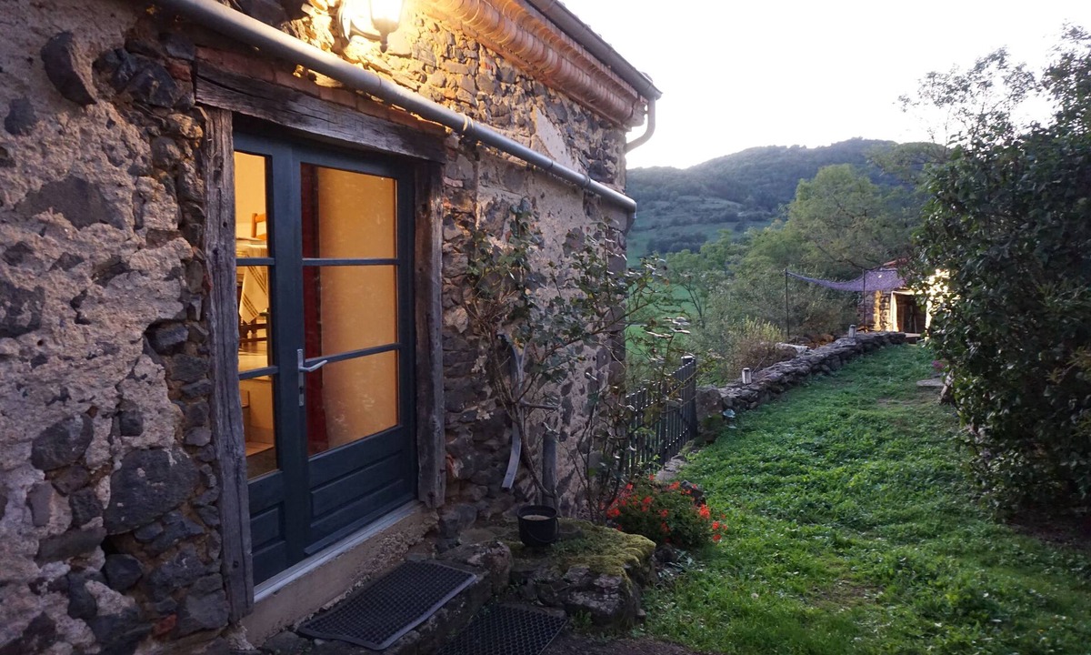 Saint-Ilpize Cottage | Holiday cottage. Vacation rental. Capacity 6 people. Rated 4*
