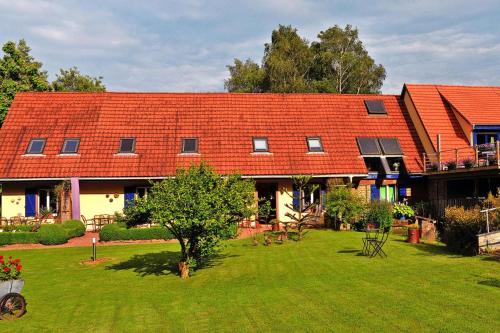Kindwiller Apartment | Holiday Farm by Red River with Indoor Pool