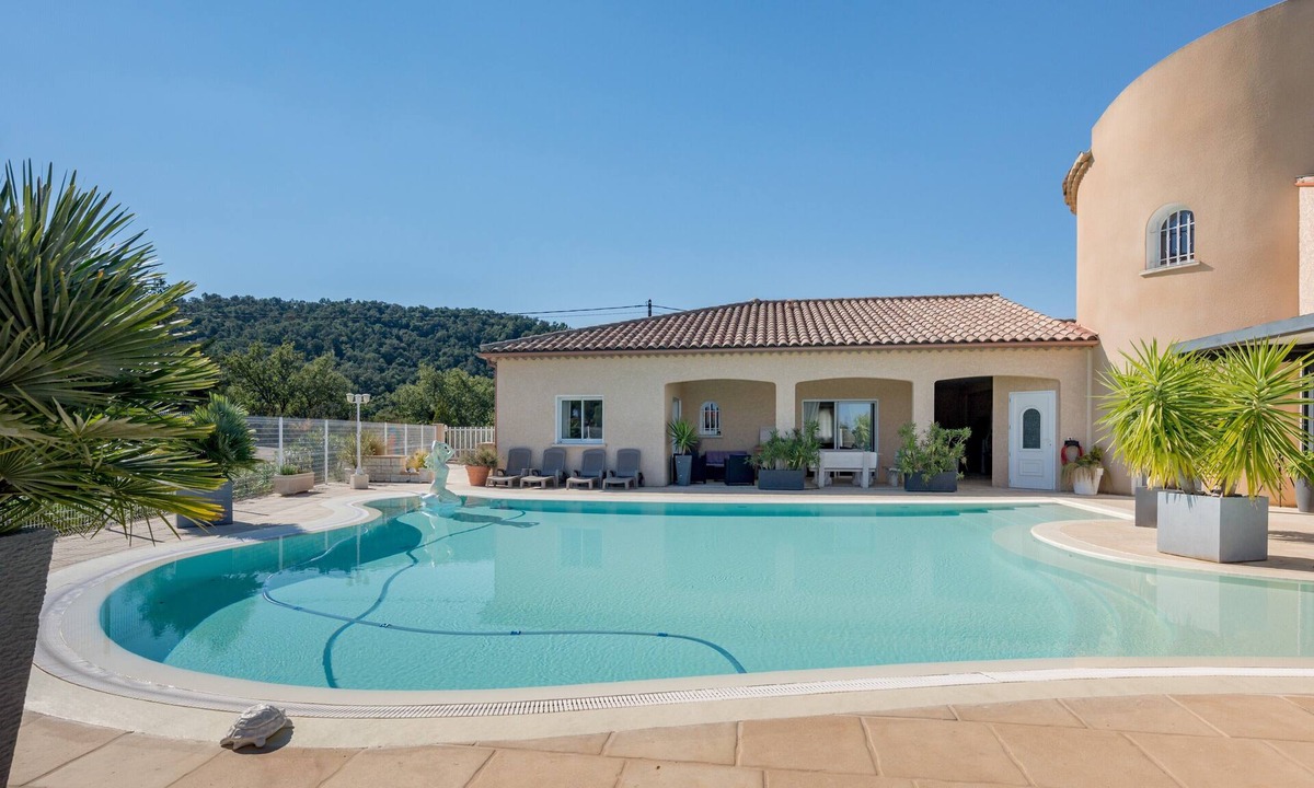 Montesquieu-des-Alberes Villa | Holiday Home 'Maison Entre Mer Et Montagnes' with Mountain View, Private Pool & Wi-Fi