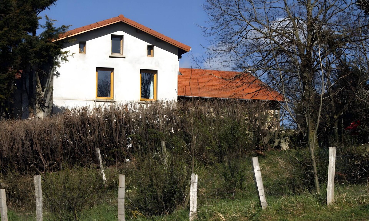 Saint-Romain-les-Atheux House | Holiday Home 'Gîte Du Pré Charmant' with Private Garden and Wi-Fi