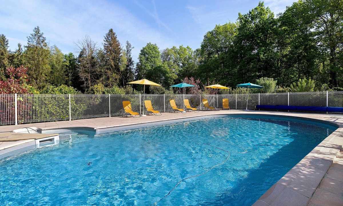Saint-Saud-Lacoussiere Apartment | Holiday Home “Domaine Du Grand Roc- Sitellle” with Lake View, Shared Pool & Wi-Fi