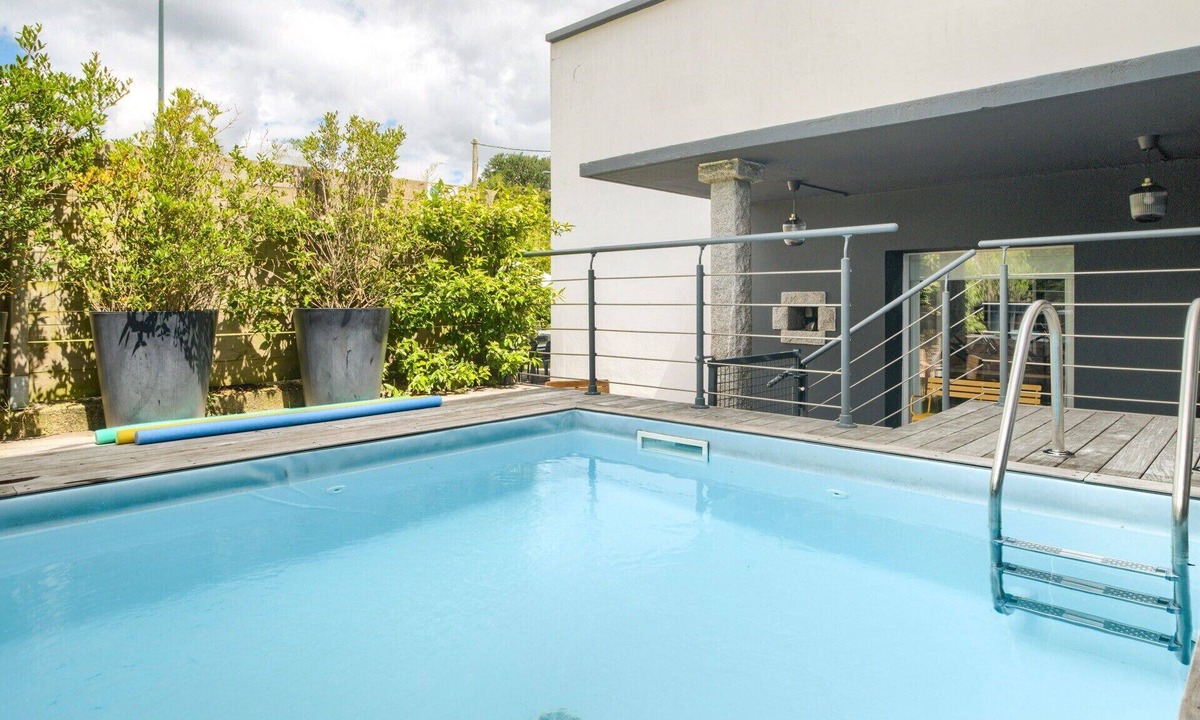Brech House | Holiday Home 'An Alré - Piscine - Spa - Ciné' with Private Pool, Private Terrace and Wi-Fi