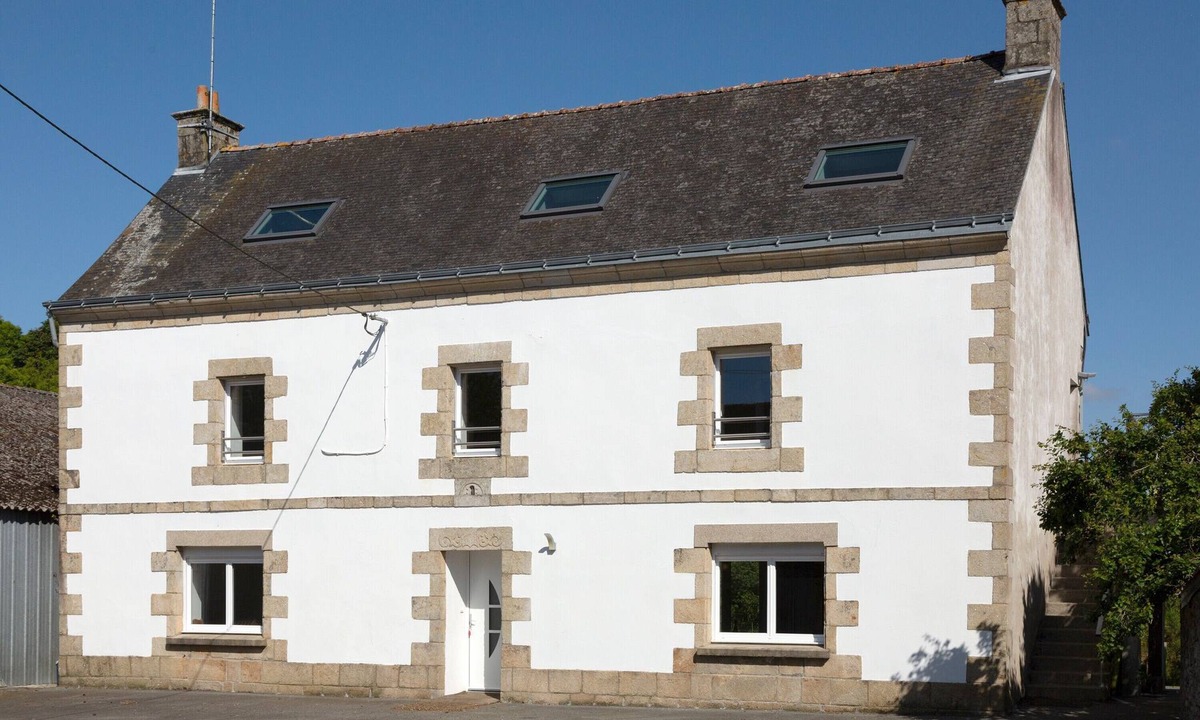 Meslan House | Holiday Home 'Corps de Ferme au Calme' with Garden