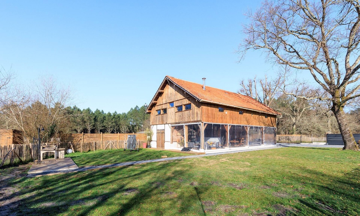 Lesperon House | Holiday Home 'Cuicui Les P'tits Oiseaux' with Terrace, Garden and Wi-Fi