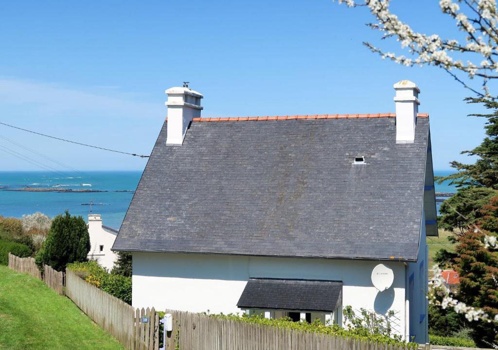Plouguerneau House | Holiday Home de la Côte - PLU115 by Interhome