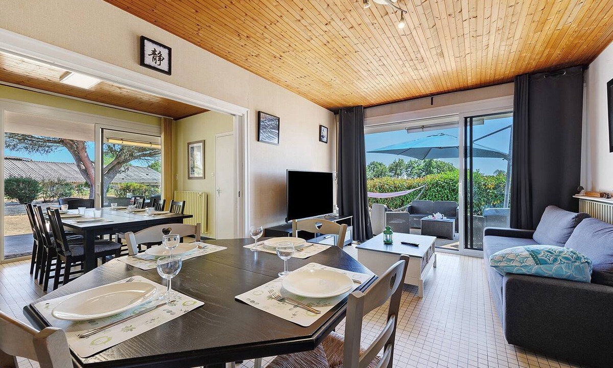 Commequiers House | Holiday Home for 12 to 14 Guests in Vendée