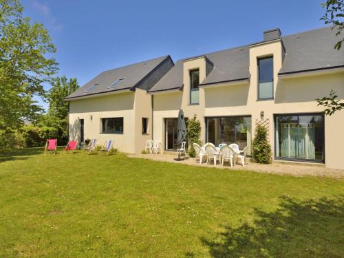 Saint-Gildas-de-Rhuys House | Holiday Home Charme de Kerfago by Interhome