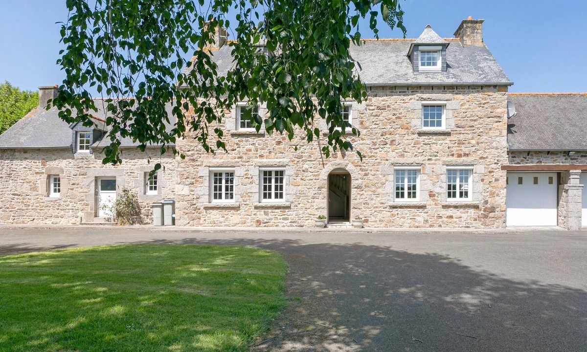 Plouisy House | Holiday Home 'Gîte De L'Allégoat' with Private Garden