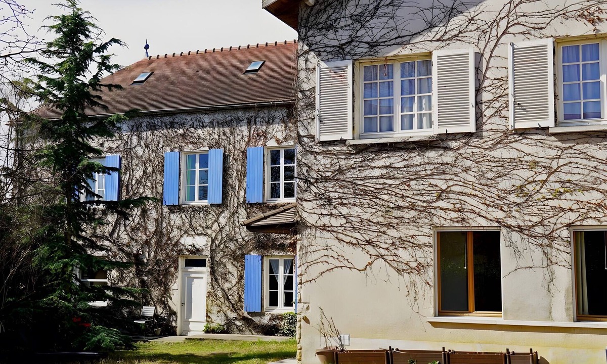 Bas-et-Lezat Cottage | Holiday Home 'Gîte Limagne Volcans' with Private Terrace, Shared Garden and Wi-Fi