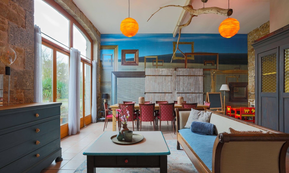 Prat House | Holiday Home 'Gite La Grange 6 Personnes' with Shared Pool, Private Terrace and Wi-Fi