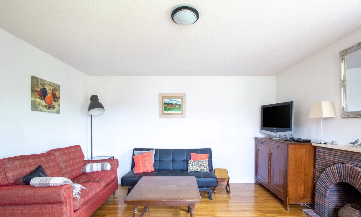 Herisson House | Holiday Home in Hérisson near Lake
