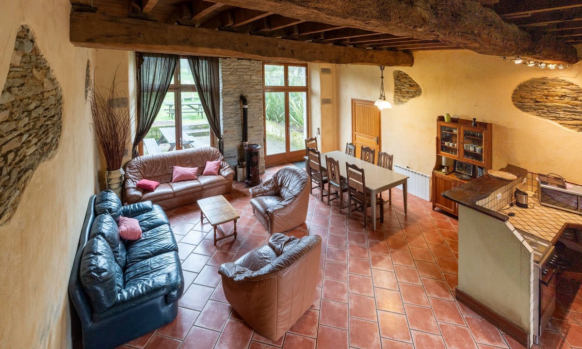 La Chapelle-Caro House | Holiday Home 'Le Crévy - Pavilion - 12 Pers' with Private Terrace, Private Garden and Wi-Fi
