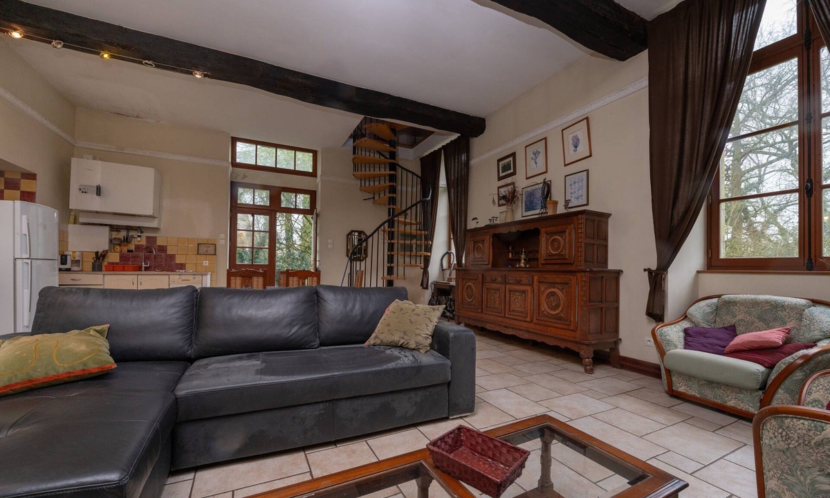 La Chapelle-Caro House | Holiday Home 'Le Crévy - Le Chateau - 8 Pers' with Private Terrace, Shared Garden and Wi-Fi