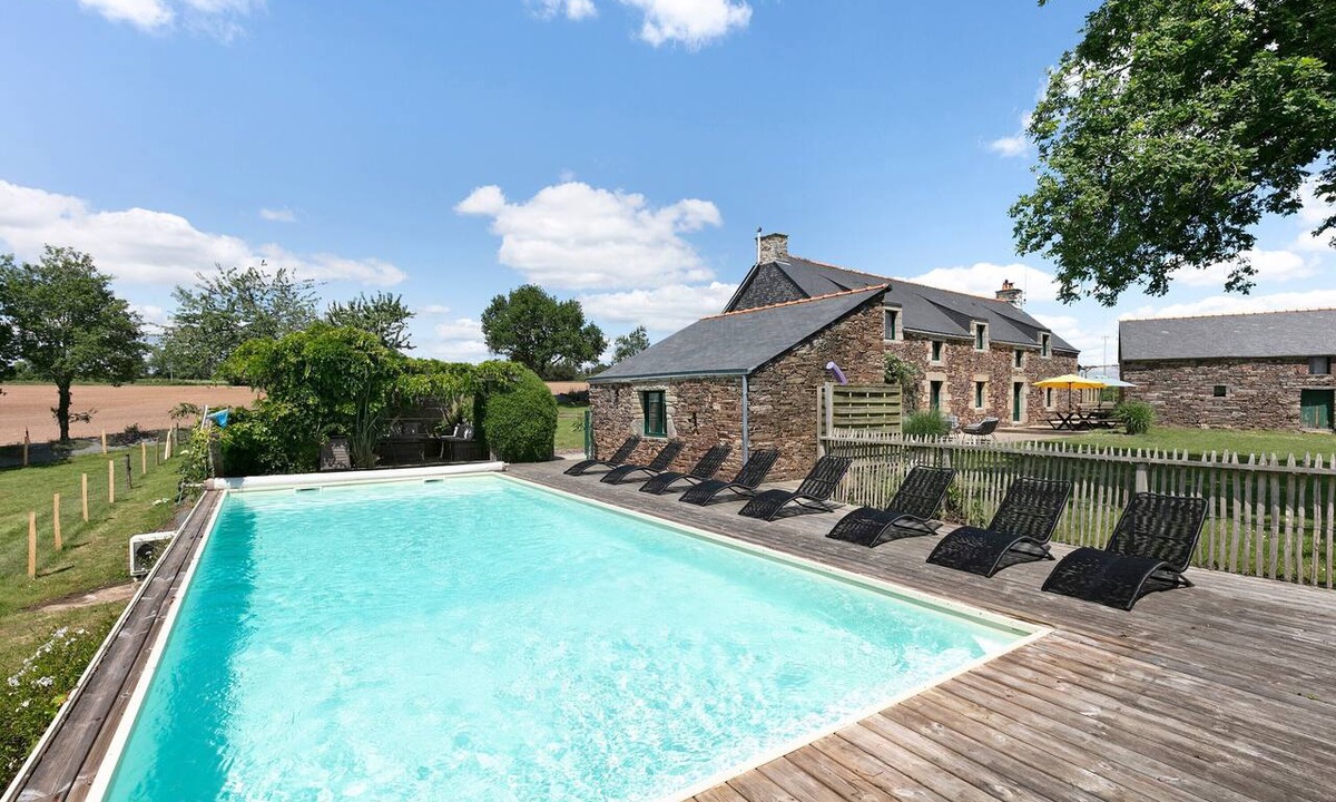 Beganne House | Holiday Home “Le Gîte du Petit Brécéan” with Private Pool, Terrace & Wi-Fi