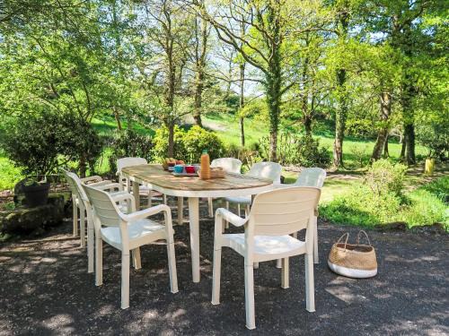Saint-Glen House | Holiday Home Le Moulin de Glenn by Interhome