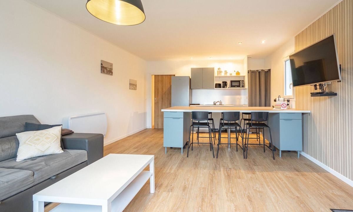 Saint-Hippolyte House | Holiday Home “L’instant Fleuri” with Private Terrace and Wi-Fi