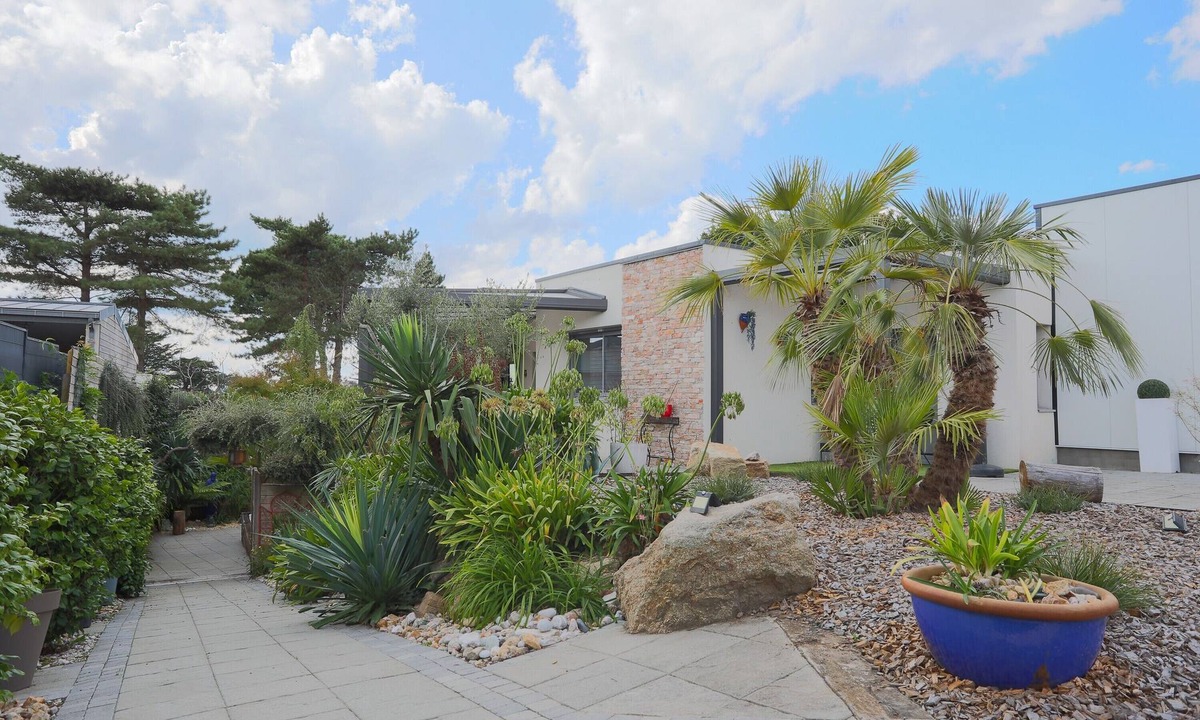 Trebeurden House | Holiday Home 'Logement À Trebeurden 800m Plage' with Private Terrace, Wi-Fi and Air Conditioning