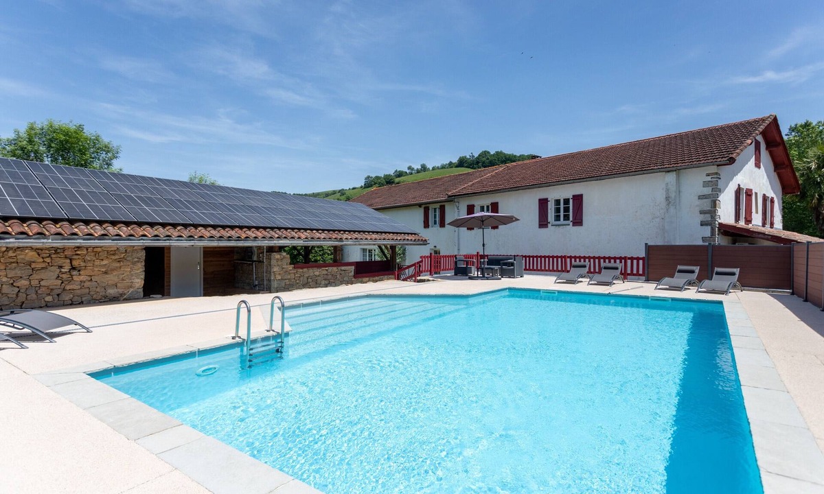Pagolle House | Holiday Home "Maison Elixondoa" with Mountain View, Wi-Fi