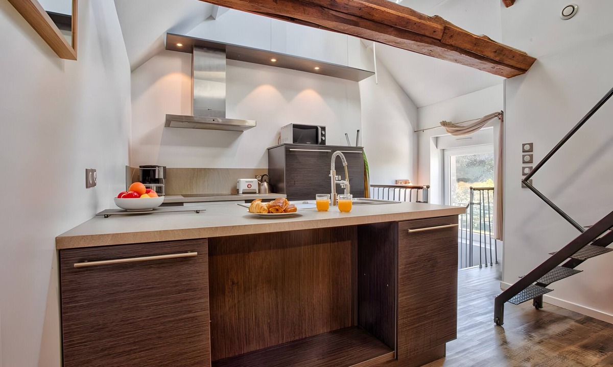 Sommervieu House | Holiday Home 'Maison 6p Jardin - Bayeux Et D-Day'