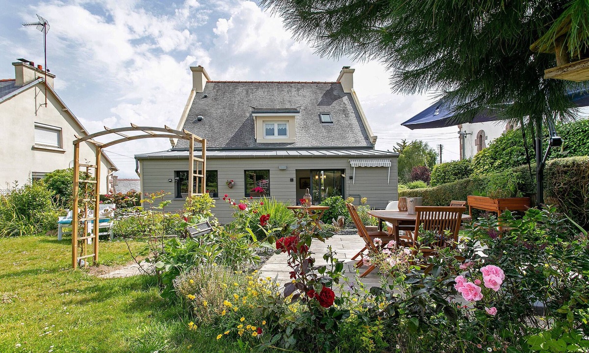Paimpol House | Holiday Home “Penn Ar Bed” with Sea View, Wi-Fi and Air Conditioning