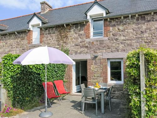 Pleherel-Plage-Vieux-Bourg House | Holiday Home T3-Résidence La Carquois by Interhome