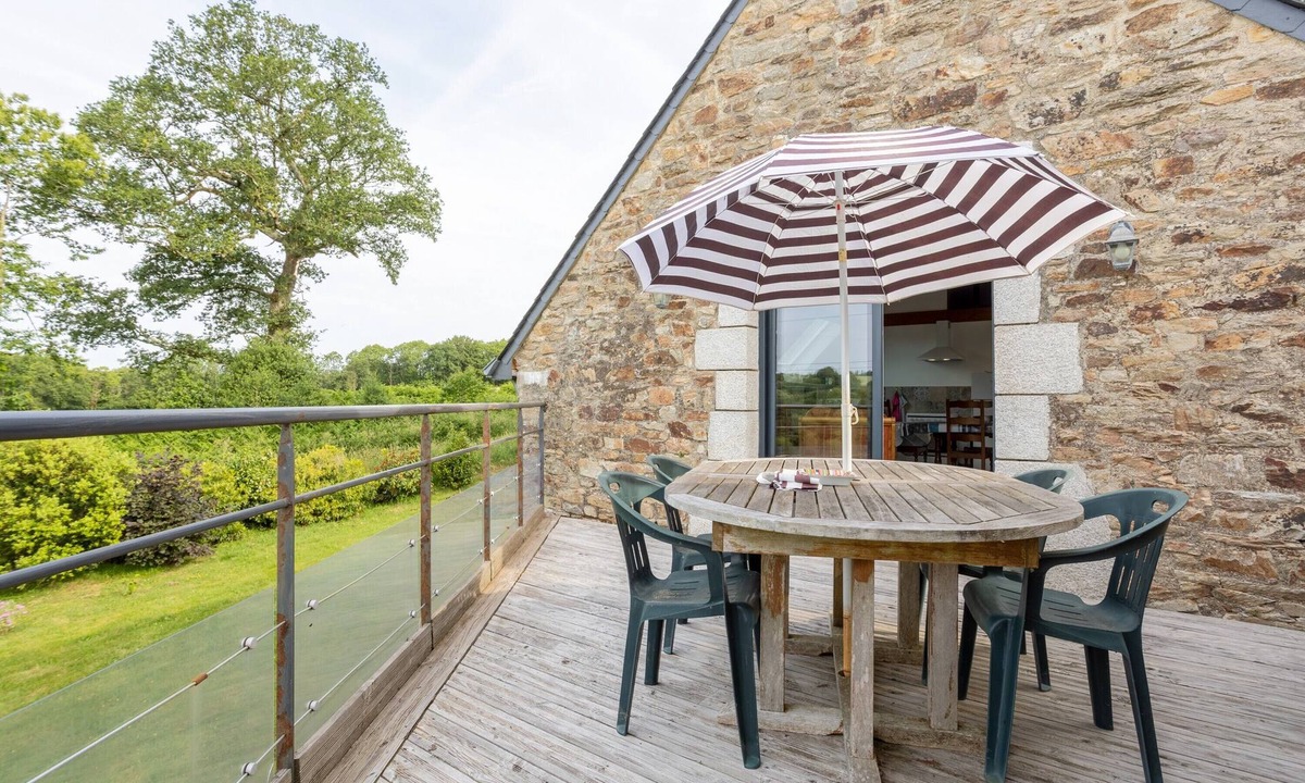 Bannalec Apartment | Holiday home 'Ty Aven' with balcony, Wi-Fi and air conditioning