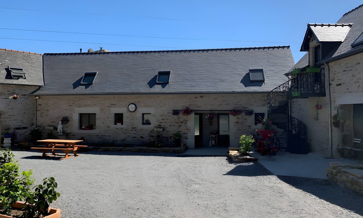 Bannalec House | Holiday Home 'Ty Coat' with Private Terrace, Wi-Fi and Air Conditioning