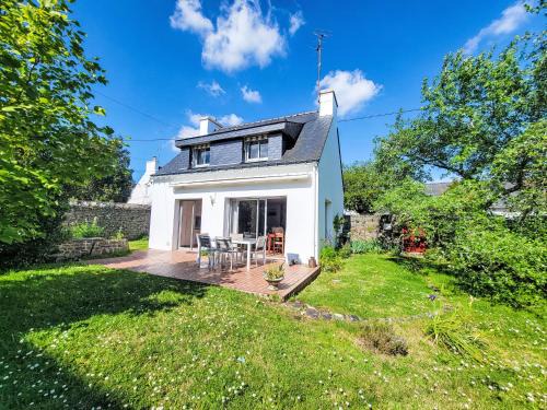La Trinite-sur-Mer House | Holiday Home Ty Mam Goz by Interhome