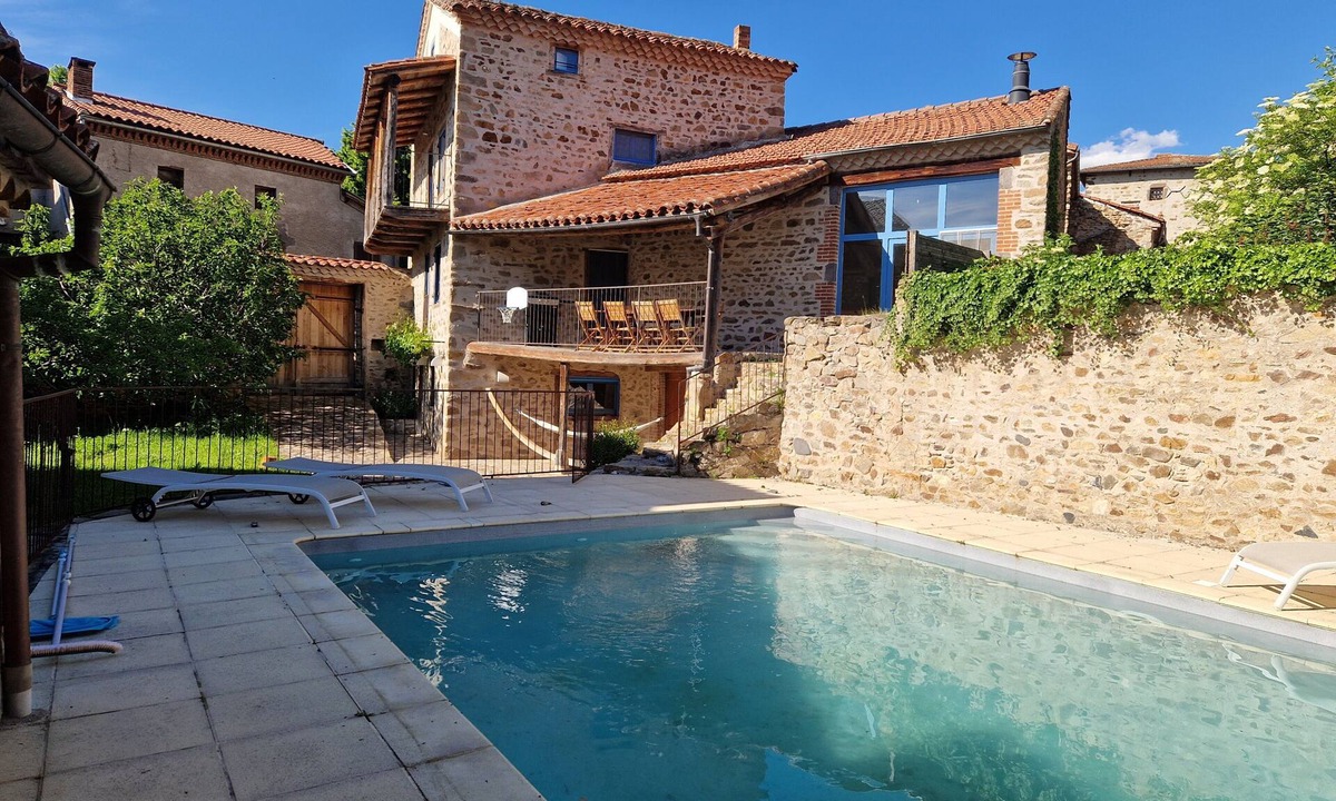 Lavaudieu House | Holiday Home “Villa Lavaudieu” with Private Pool, Terrace, and Wi-Fi