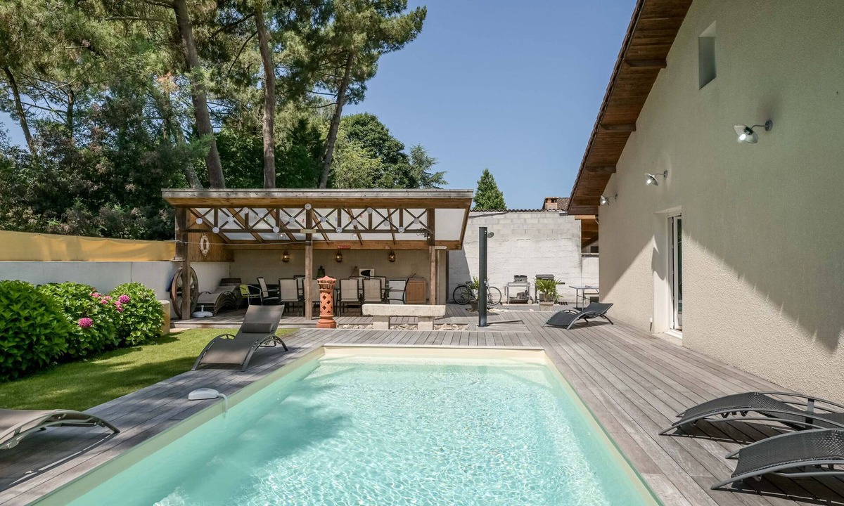 Cazaux House | Holiday Villa "Teny La Teste" with Pool, Garden & Terrace