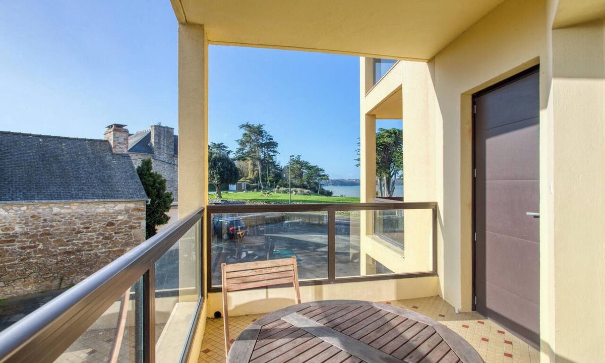 Saint-Jacut-de-la-Mer Apartment | Homerez - Apartment in Saint-Jacut
