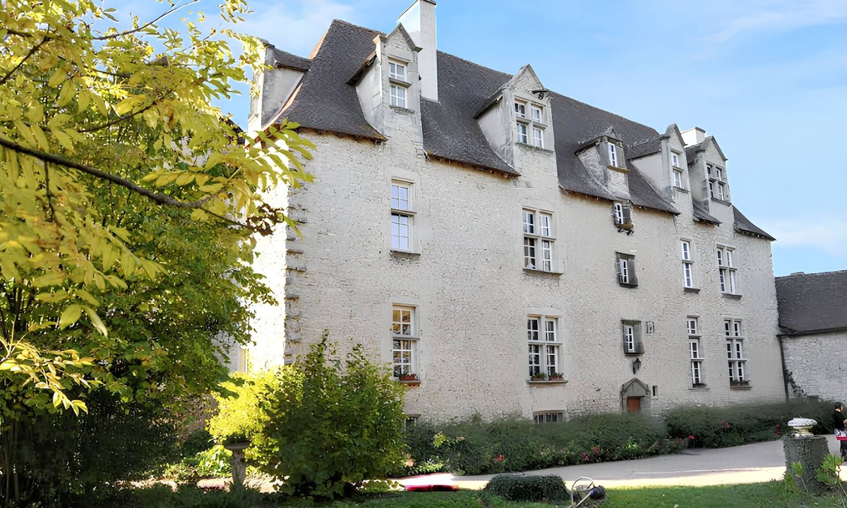 Saint-Genes-du-Retz Apartment | Homerez - Apartment in Saint-Gènes-du-Retz