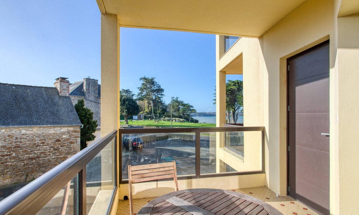 Saint-Jacut-de-la-Mer Apartment | Homerez - Beautiful appartement for 6 ppl. with terrace at Saint-Jacut-de-la-Mer