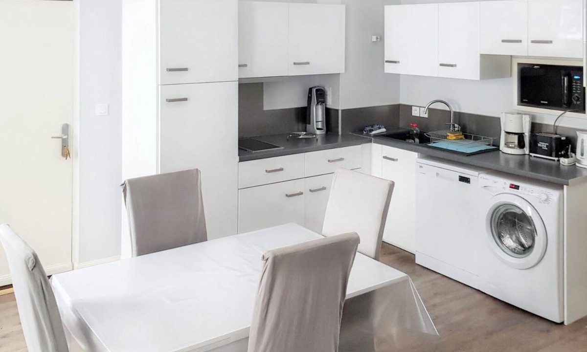 Bagneres-de-Luchon Apartment | Homerez - Bagnères-de-Luchon Apartment
