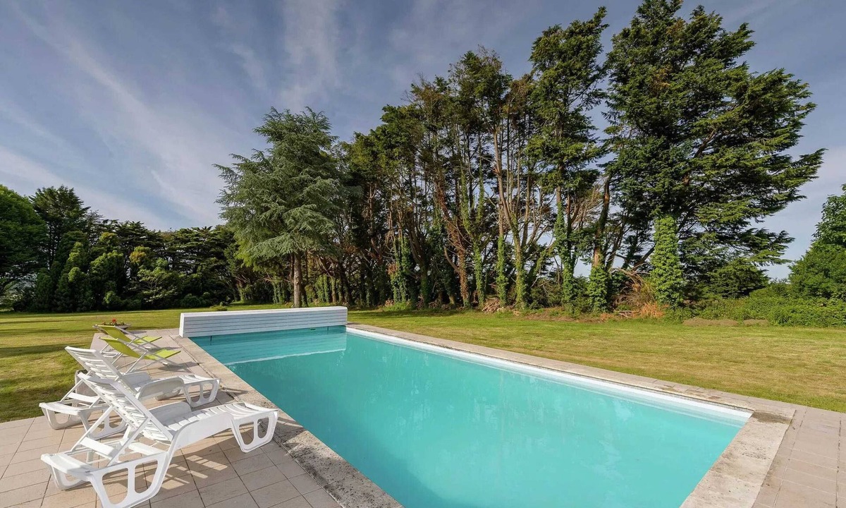 Concarneau Villa | Homerez - Big villa 4 km away from the beach for 12 ppl. with swimming-pool