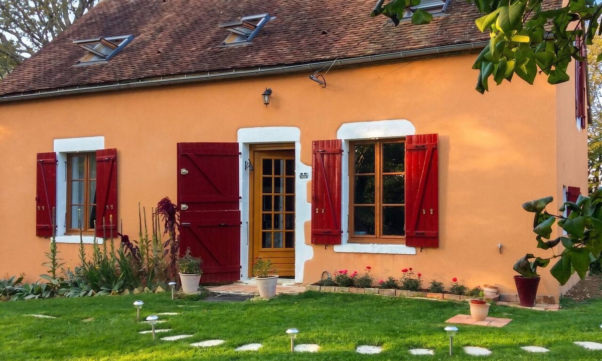 Dampierre-sous-Bouhy House | Homerez - House in Dampierre Sous Bouhy
