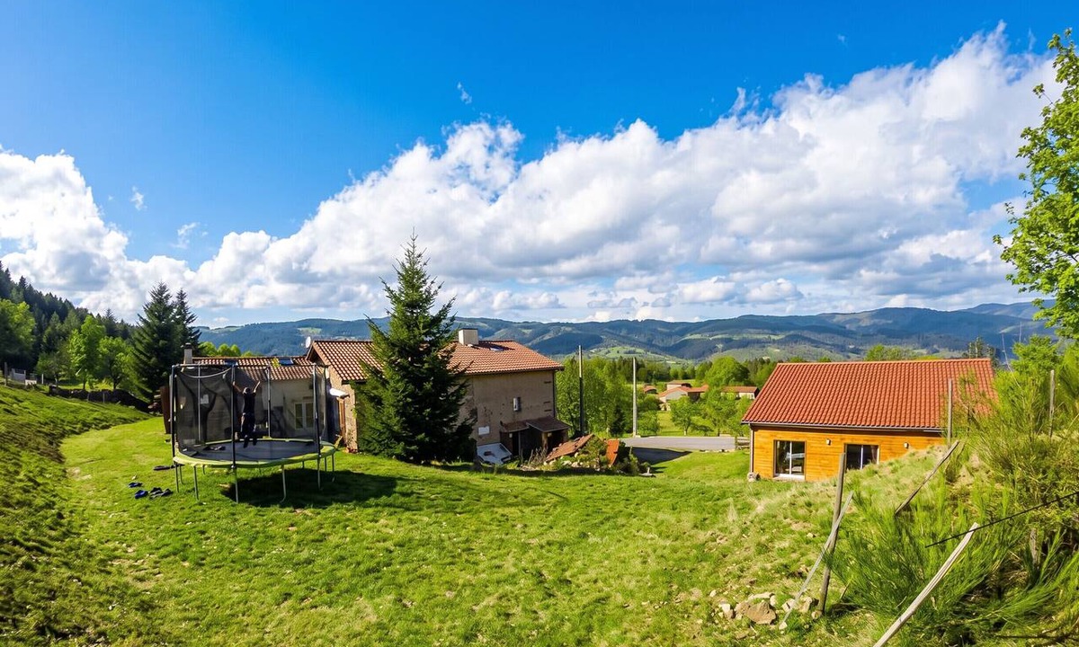 Saint-Sauveur-en-Rue House | Homerez - House in Saint-Sauveur-en-Rue