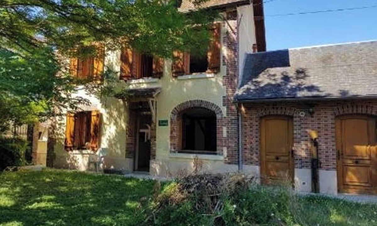 Cezy House | Homerez - House in Cézy, garden.