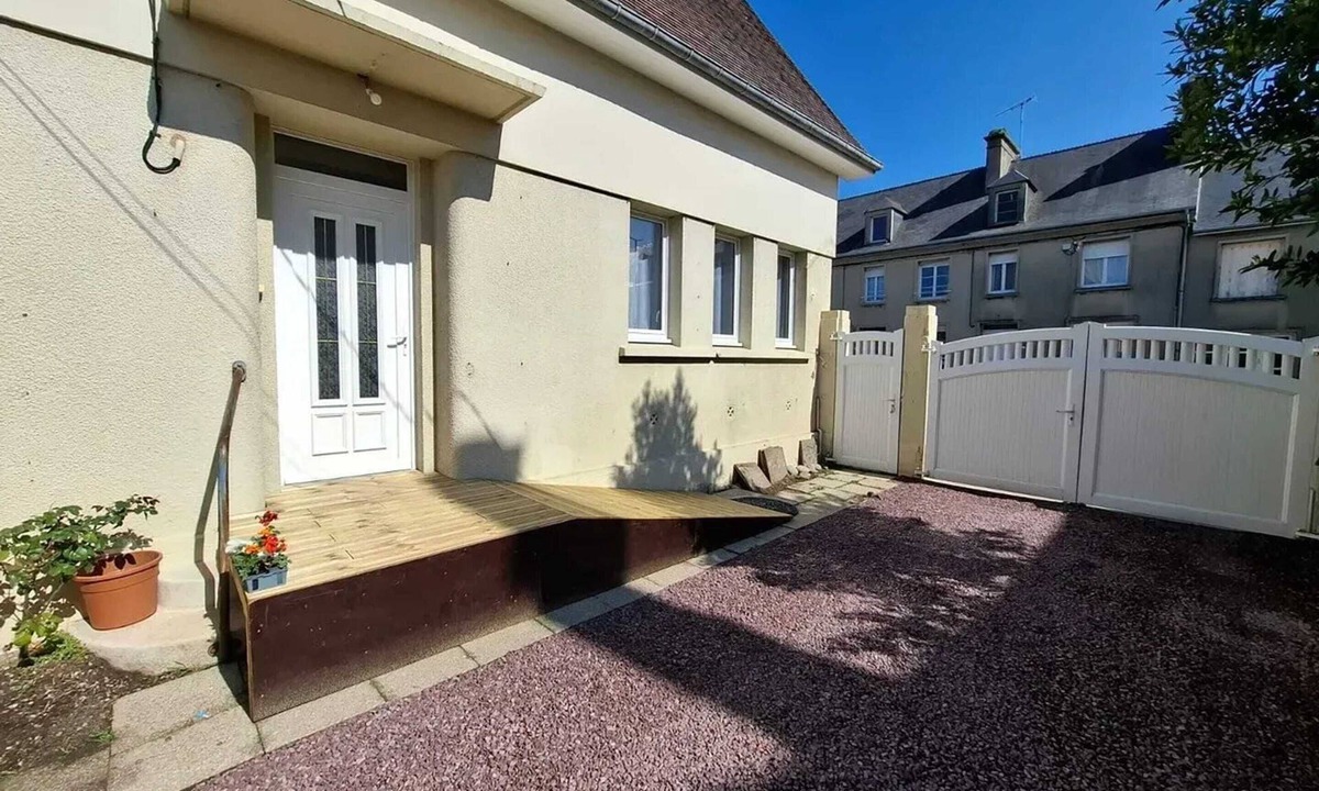 Montebourg House | Homerez - House in Montebourg