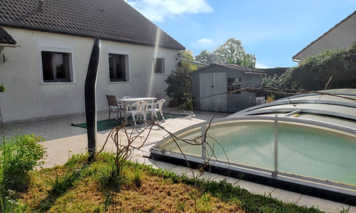 Briare Villa | Homerez - Spacious Villa in Briare with Private Pool and Activities