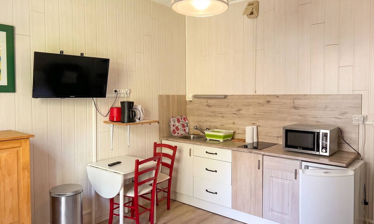 Neris-les-Bains Apartment | Homerez - Studio in Néris-les-Bains