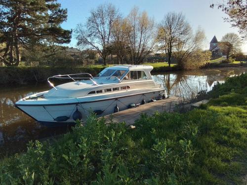 Guipry-Messac Boat Rental | Horizon Vilaine, Logement insolite, Bateau à quai